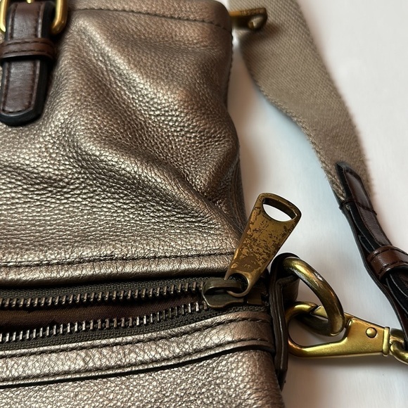 Fossil Metallic Brown Genuine leather Explorer Foldover Tote/ messenger bag. - Picture 12 of 14